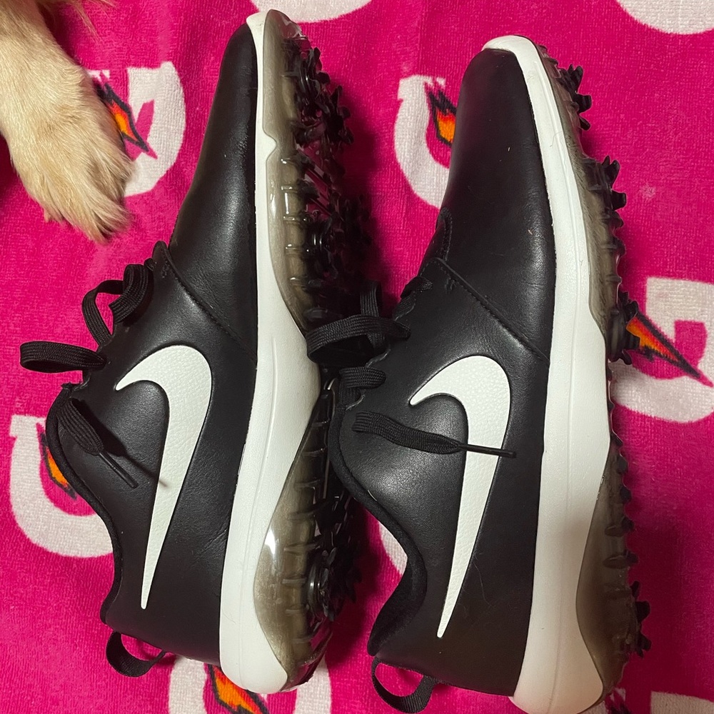 Nike Roshe G - all leather - changeable spikes. Mens 9.5